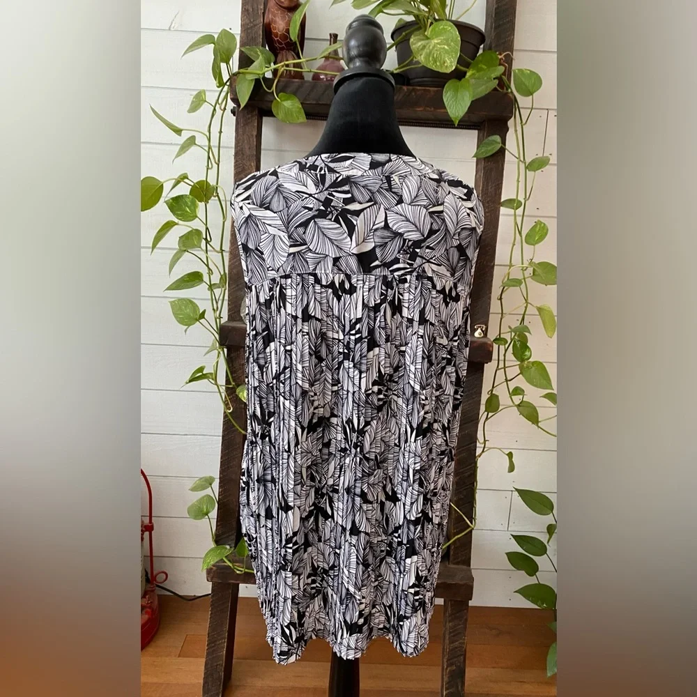 Christopher & Banks: Sleeveless V Neck  Leaf Pattern Blouse